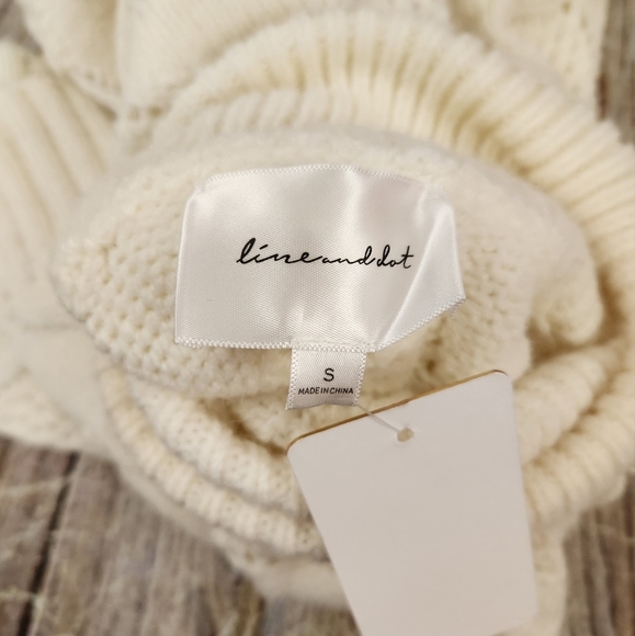 Line & Dot Shirley Turtle Neck Sweater in Ivory Small NWT - Picture 7 of 9